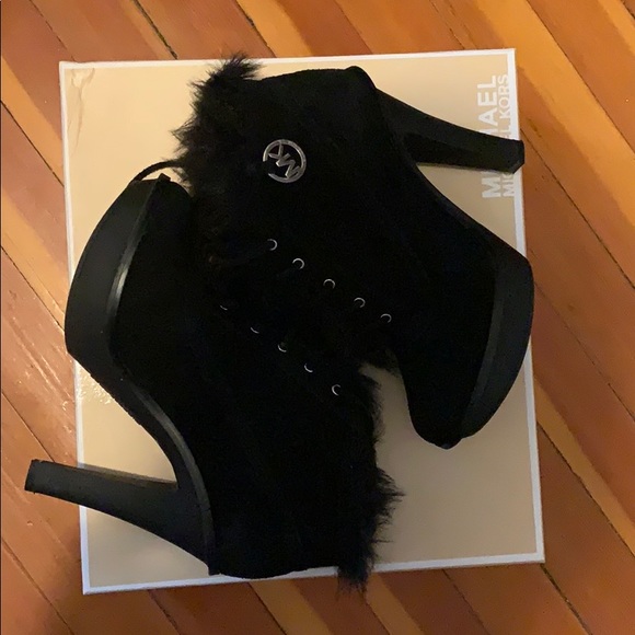 MICHEAL KORS Suede Black Booties - Picture 1 of 4